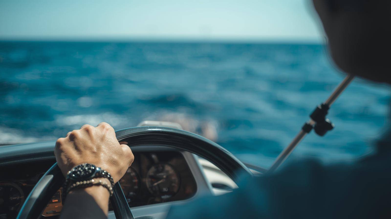 Premiers pas en mer ? Passez votre permis côtier avec Bleu Calanque !